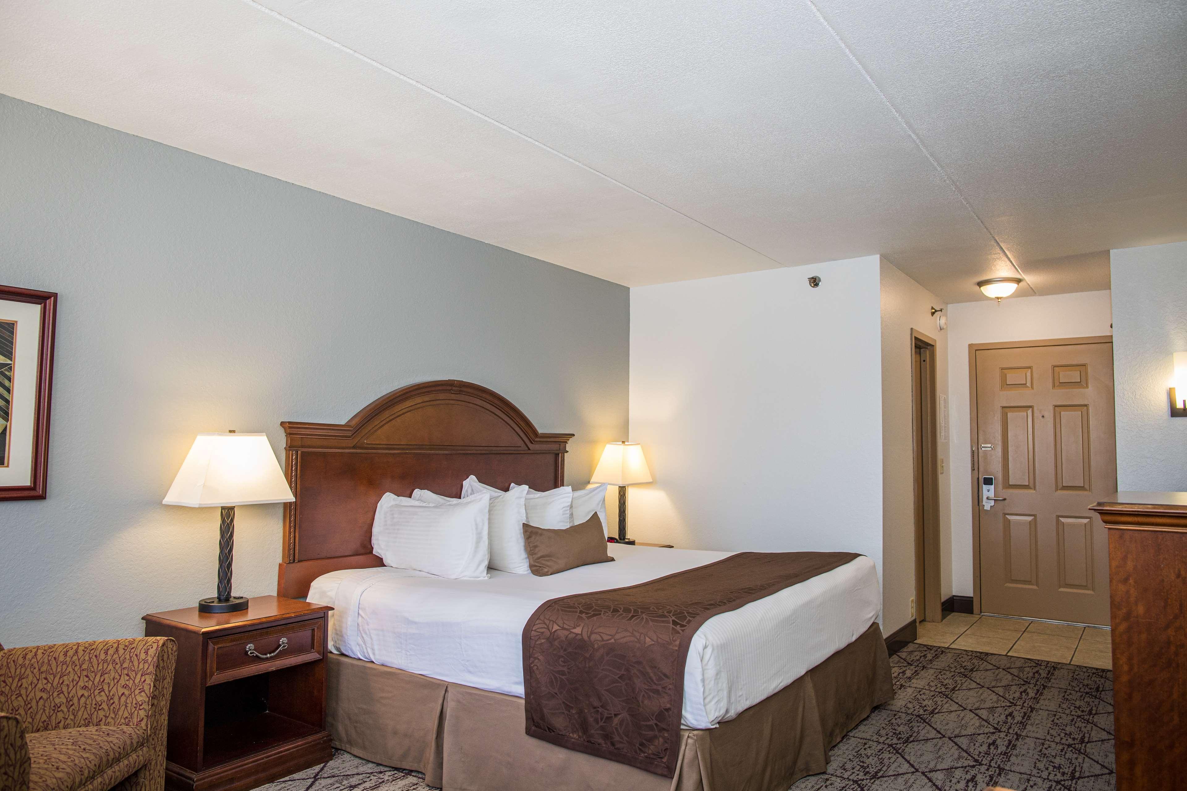 Best Western Plus Longbranch Hotel & Convention Center Cedar Rapids Exterior foto