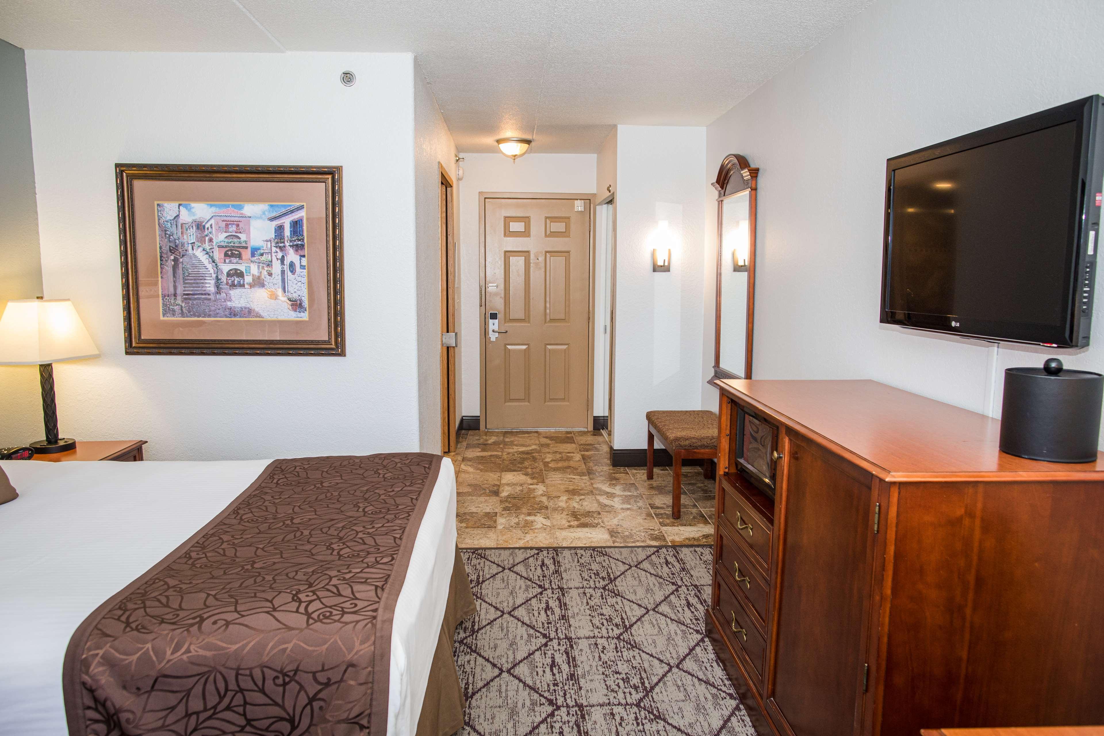 Best Western Plus Longbranch Hotel & Convention Center Cedar Rapids Exterior foto