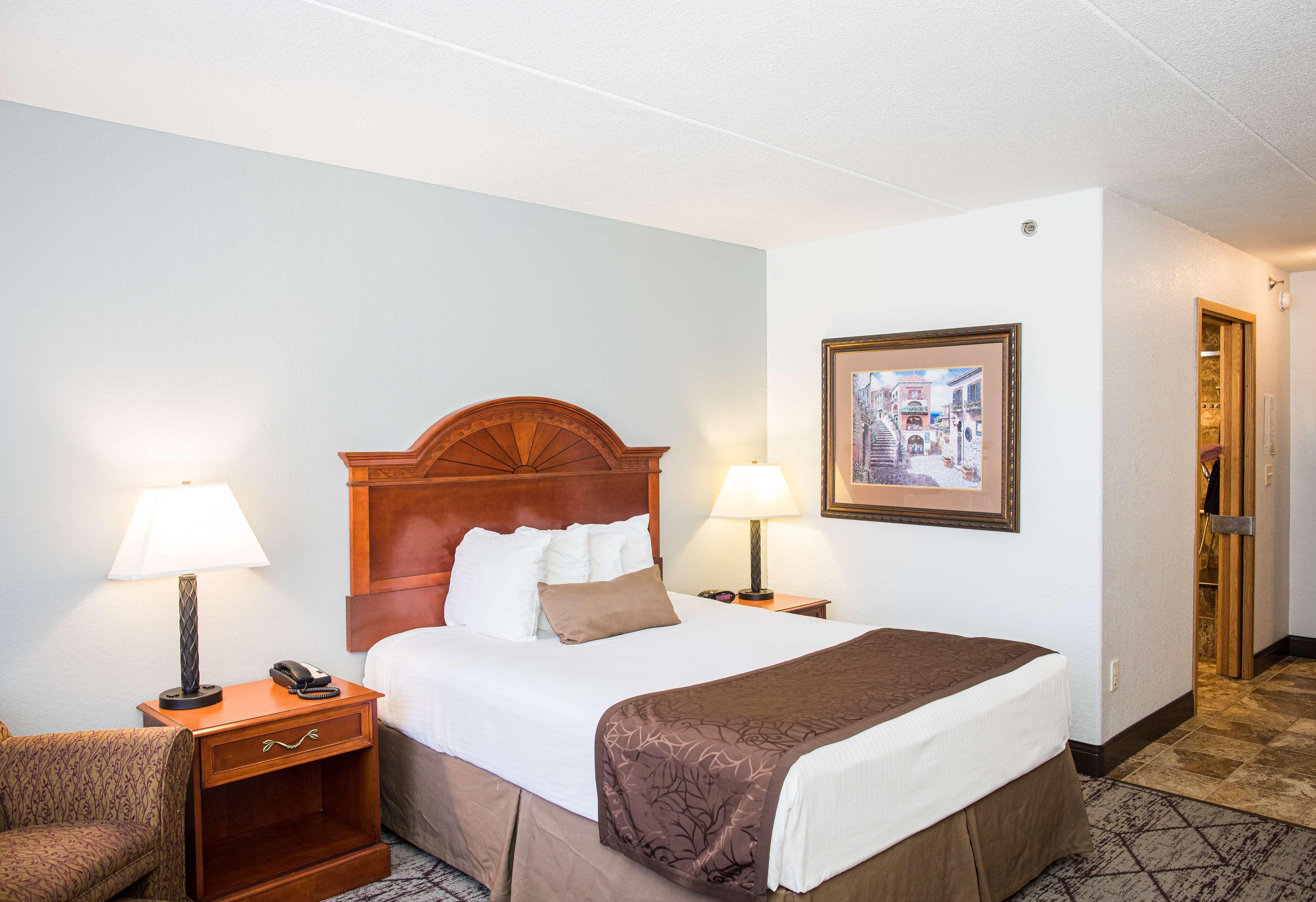 Best Western Plus Longbranch Hotel & Convention Center Cedar Rapids Exterior foto