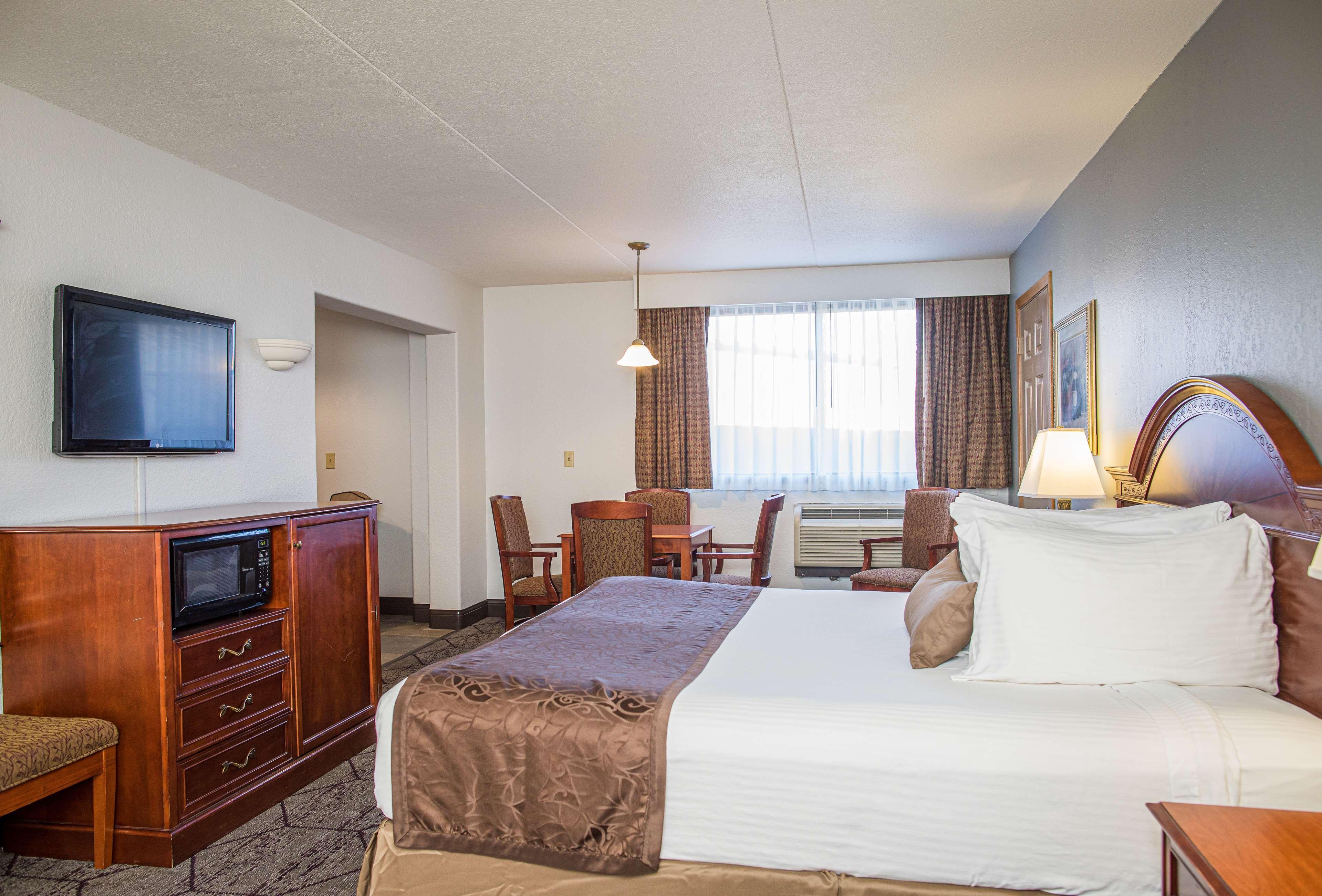Best Western Plus Longbranch Hotel & Convention Center Cedar Rapids Exterior foto