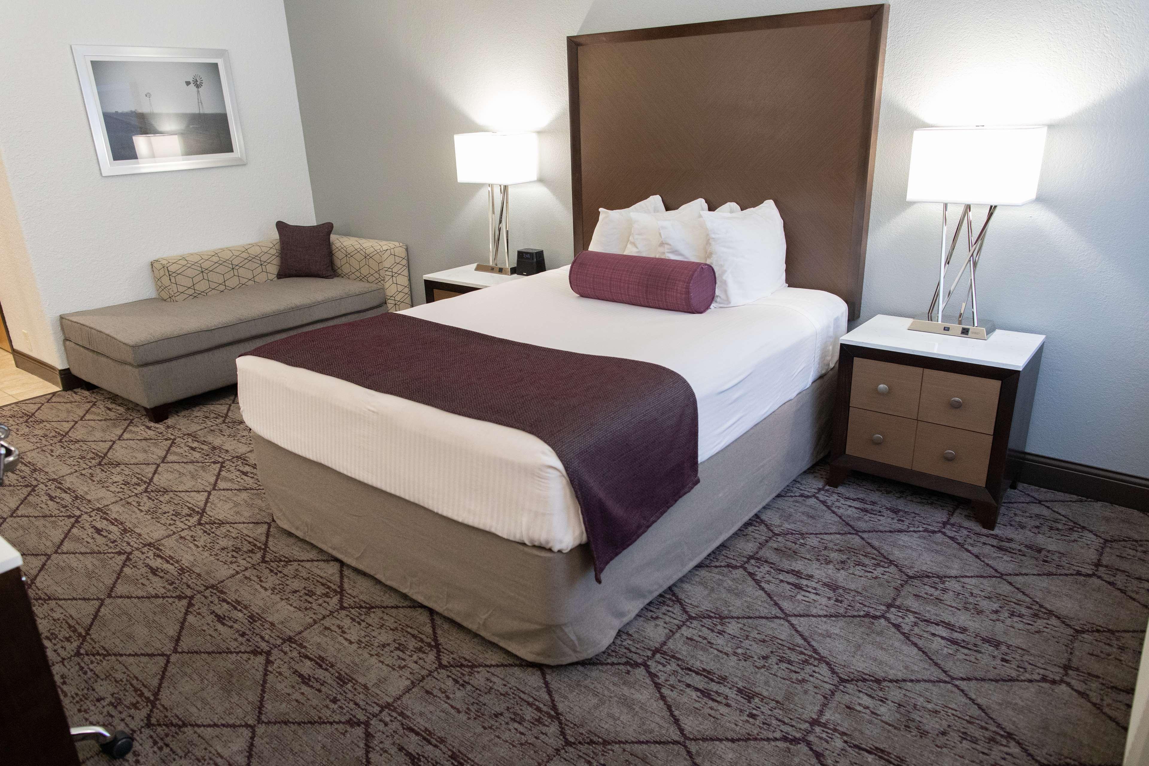 Best Western Plus Longbranch Hotel & Convention Center Cedar Rapids Exterior foto
