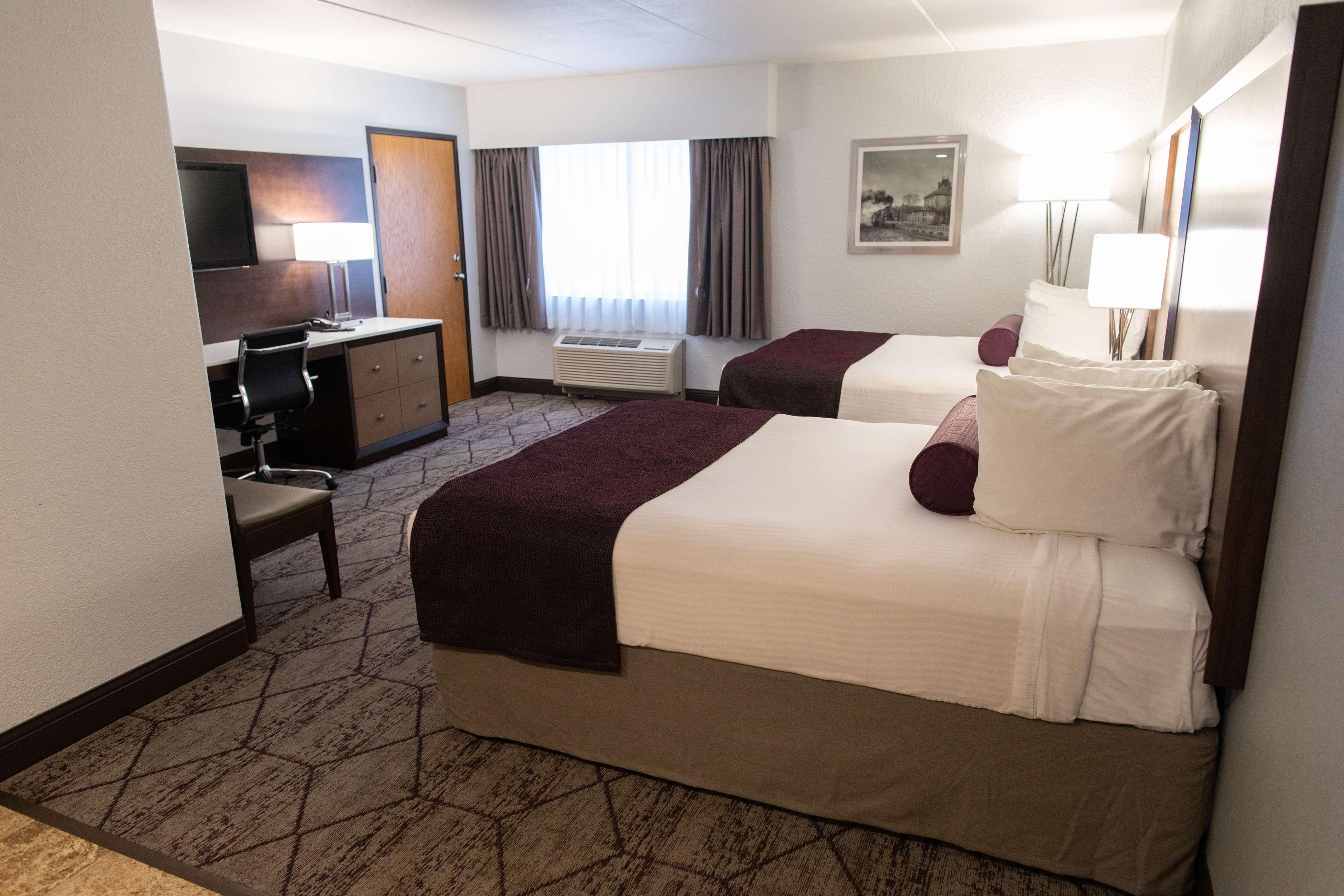 Best Western Plus Longbranch Hotel & Convention Center Cedar Rapids Exterior foto