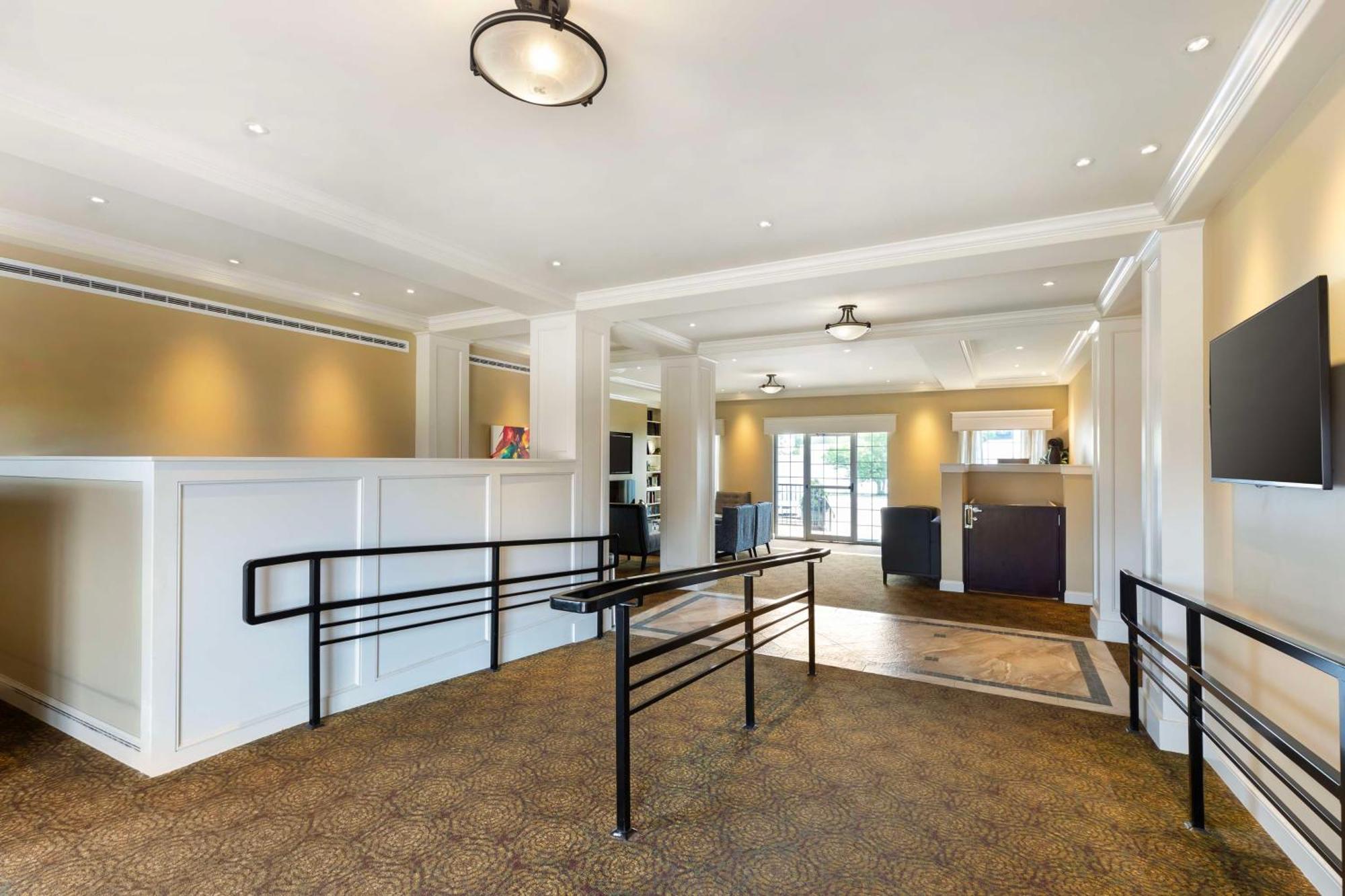 Best Western Plus Longbranch Hotel & Convention Center Cedar Rapids Exterior foto
