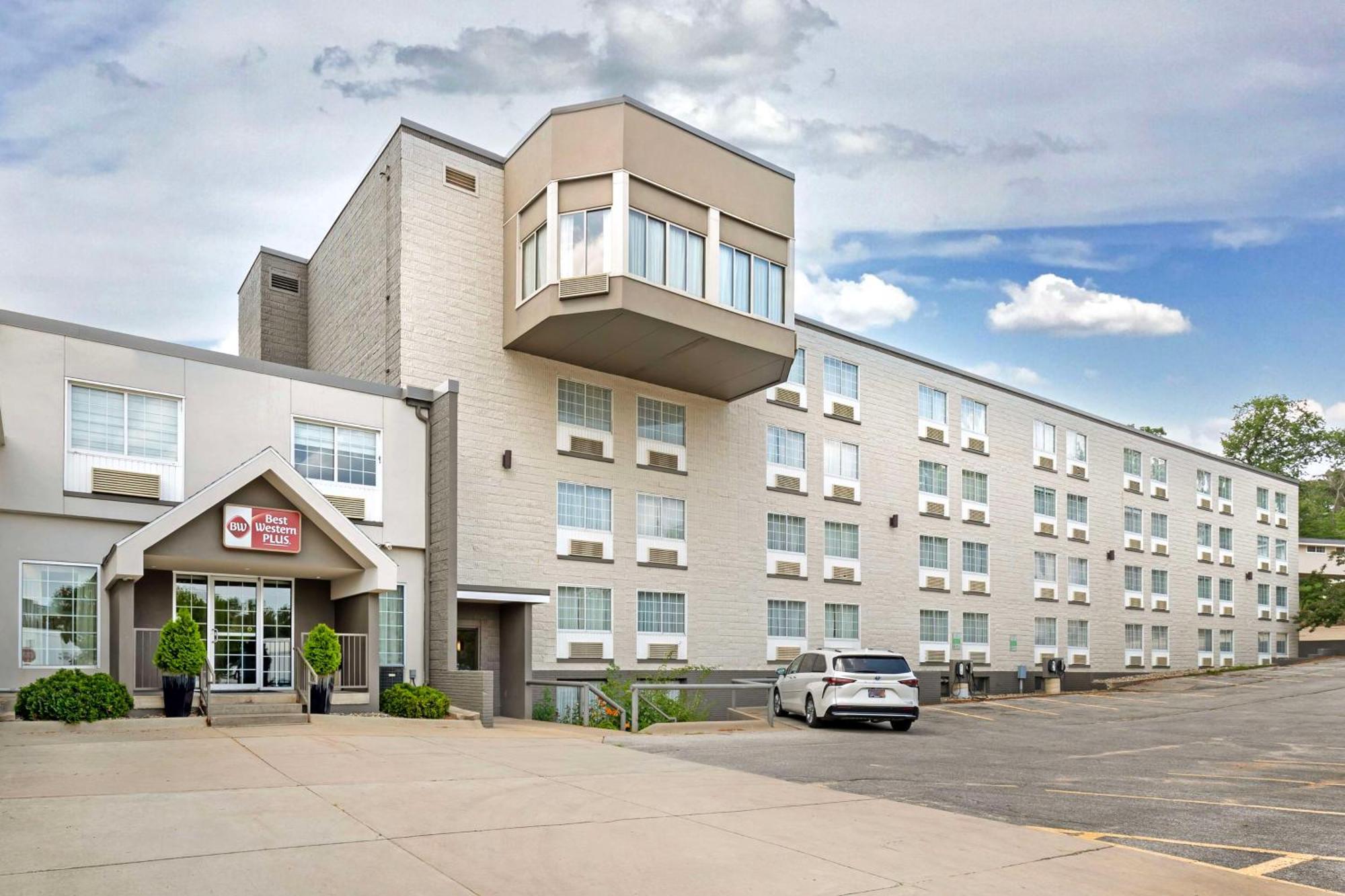 Best Western Plus Longbranch Hotel & Convention Center Cedar Rapids Exterior foto