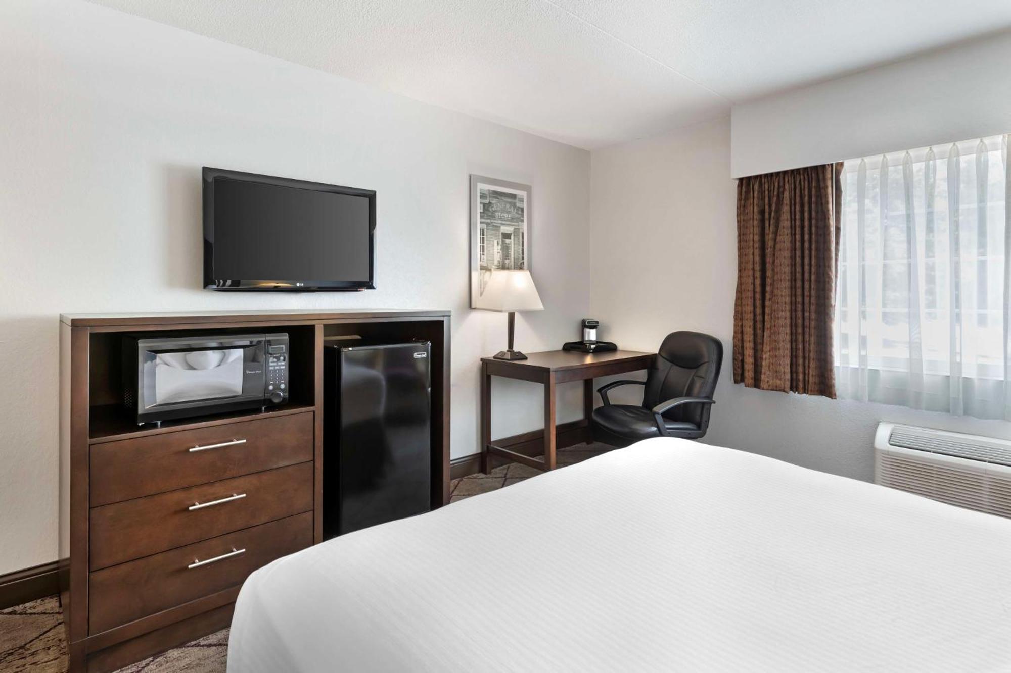 Best Western Plus Longbranch Hotel & Convention Center Cedar Rapids Exterior foto