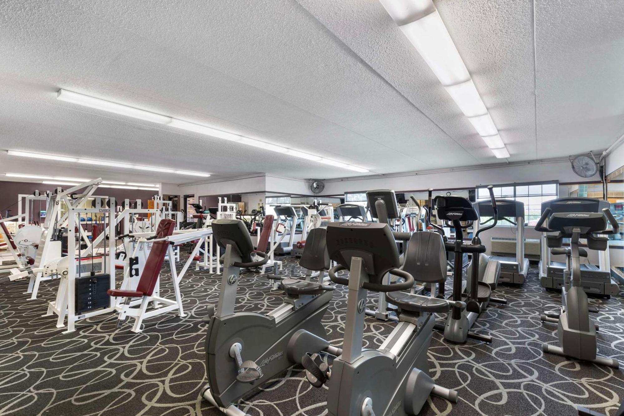 Best Western Plus Longbranch Hotel & Convention Center Cedar Rapids Exterior foto