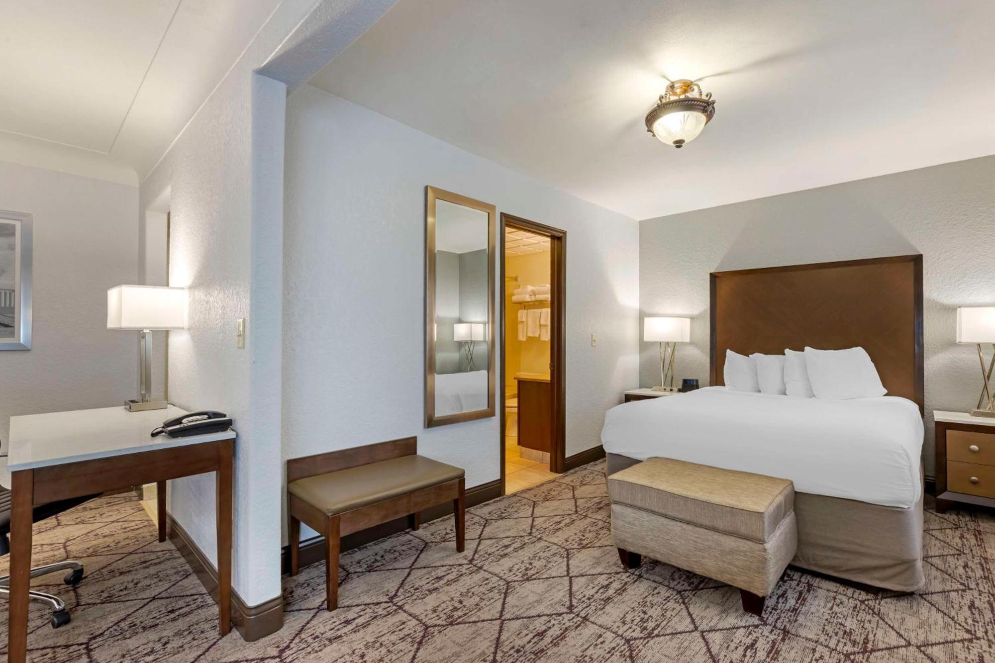 Best Western Plus Longbranch Hotel & Convention Center Cedar Rapids Exterior foto